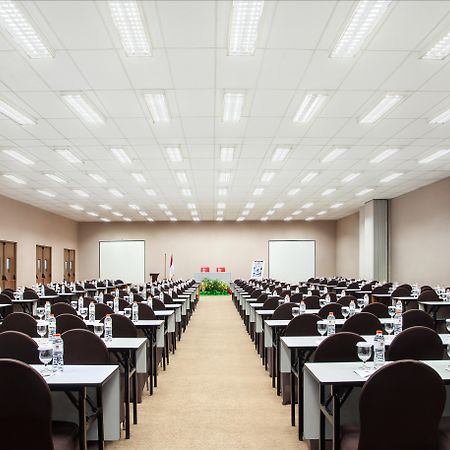Swiss-Belinn Cawang Jakarta Kültér fotó