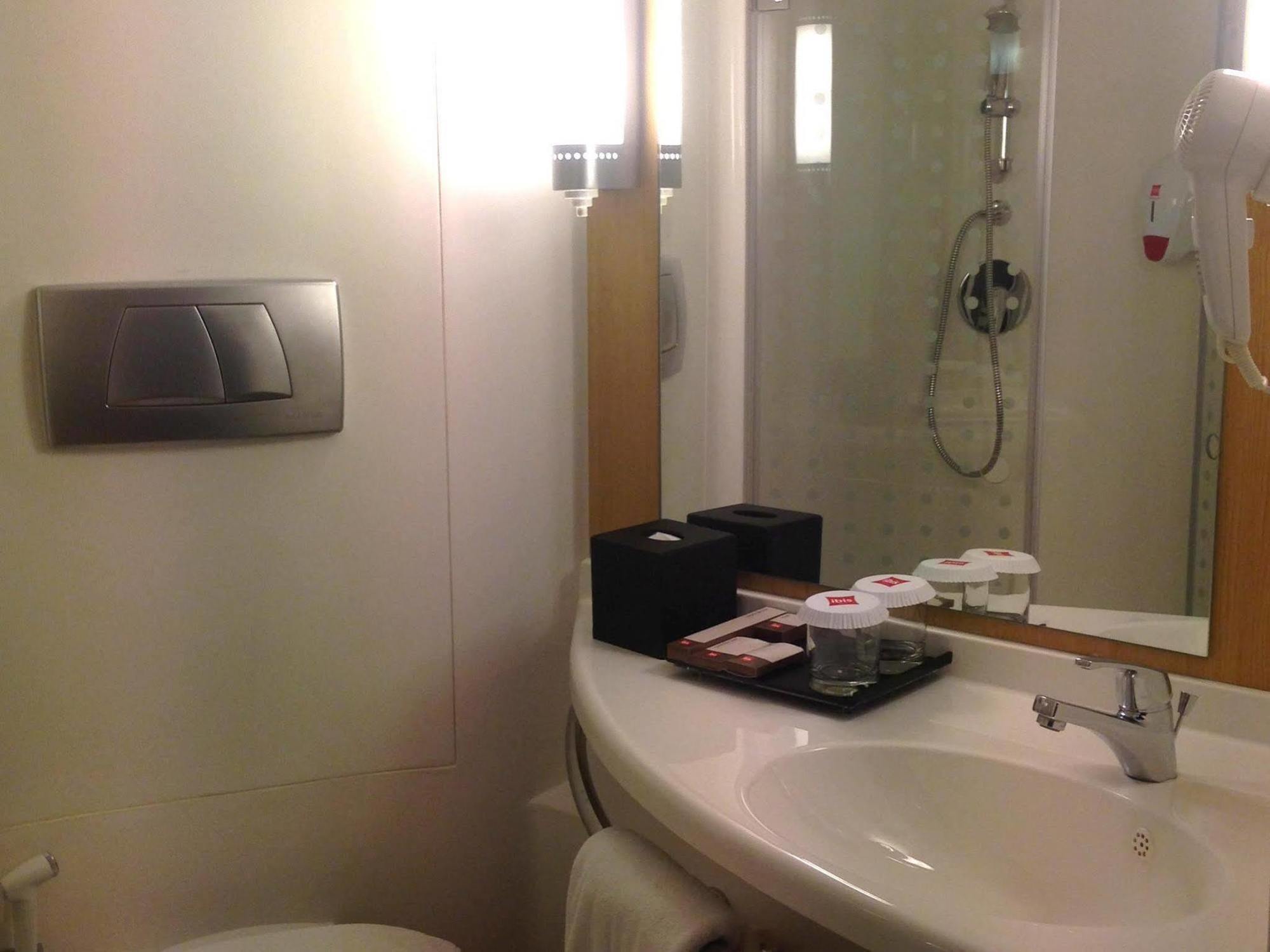Swiss-Belinn Cawang Jakarta Kültér fotó