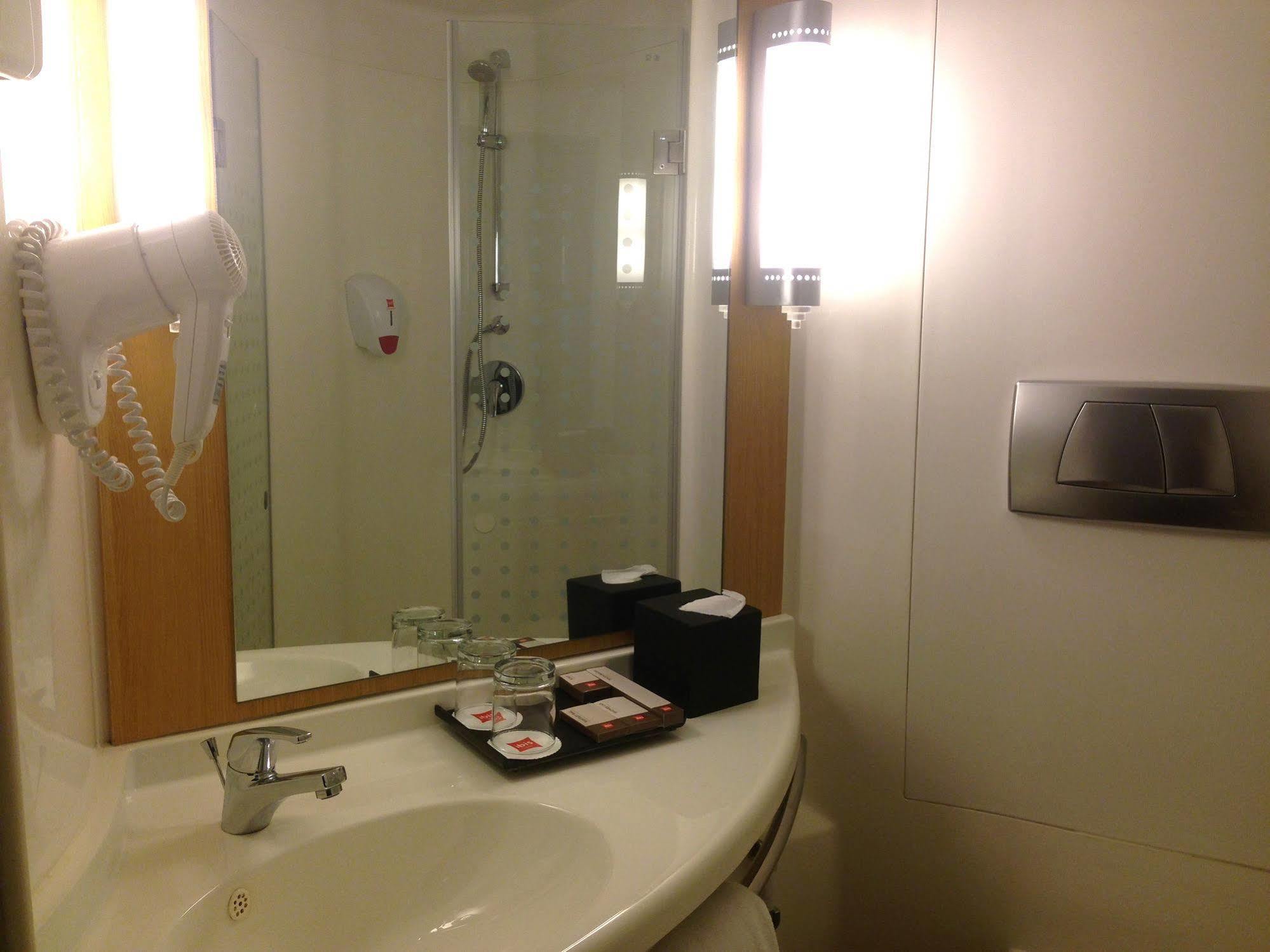 Swiss-Belinn Cawang Jakarta Kültér fotó